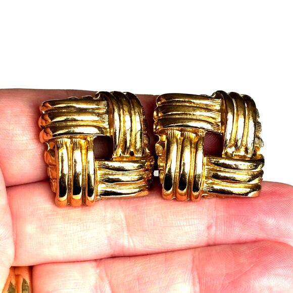Vintage 1980’s clip on earrings bold dimensional gold squares chunky boss lady - Picture 3 of 6